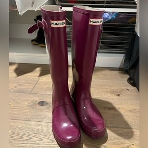 Hunter rain boots, color eggplant